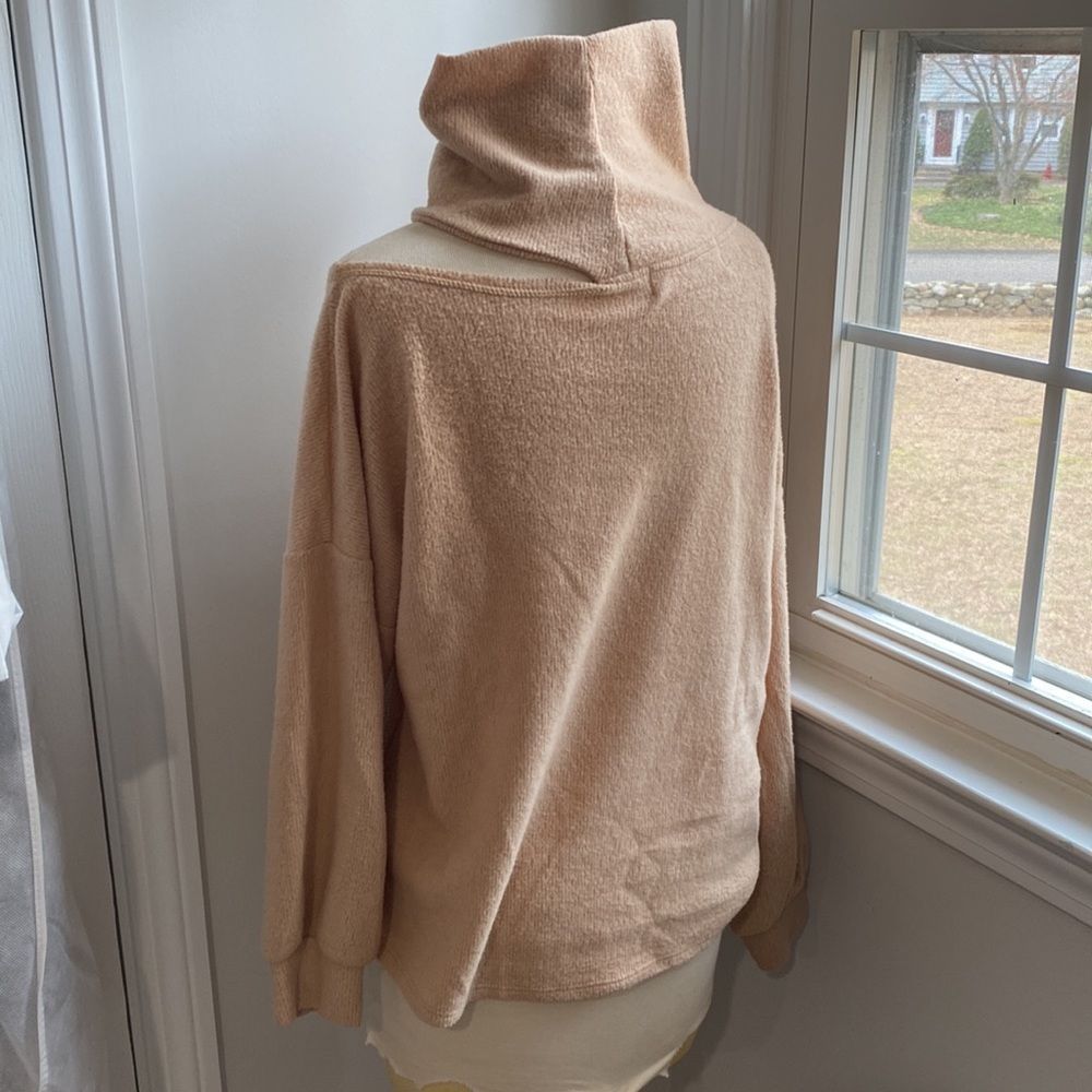 Cold shoulder soft top - Picture 3 of 4